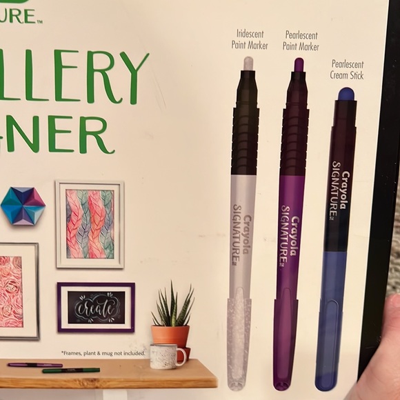 NEW Crayola DIY Gallery Designer - Picture 5 of 6